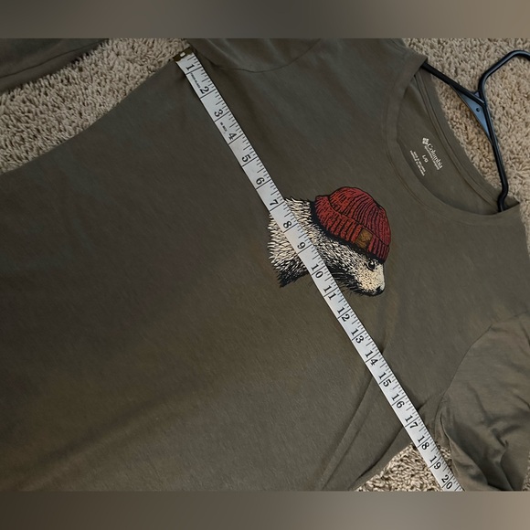 Columbia Soft Green Long Sleeved T Beaver with Beanie graphic Womens size Large - Picture 9 of 9